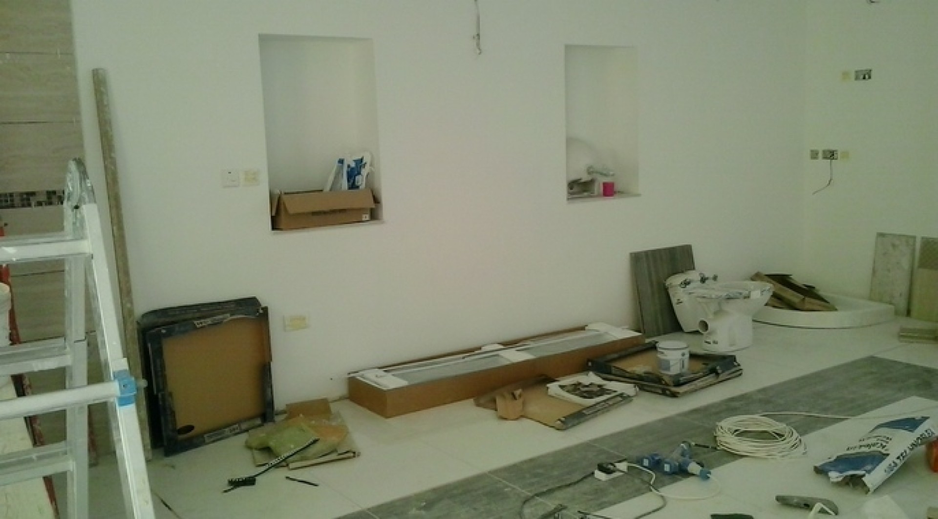 Retail Shops for rent: 80sqm commercial premises in Zabbar