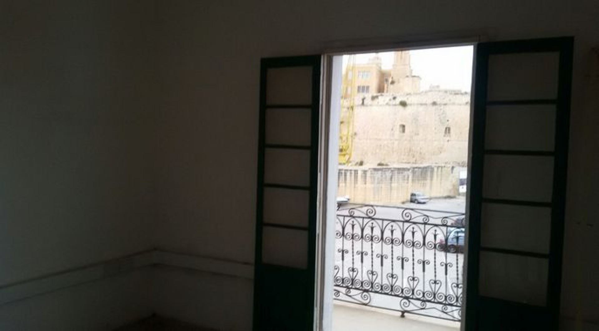 Malta Real Estate: Cospicua building for rent