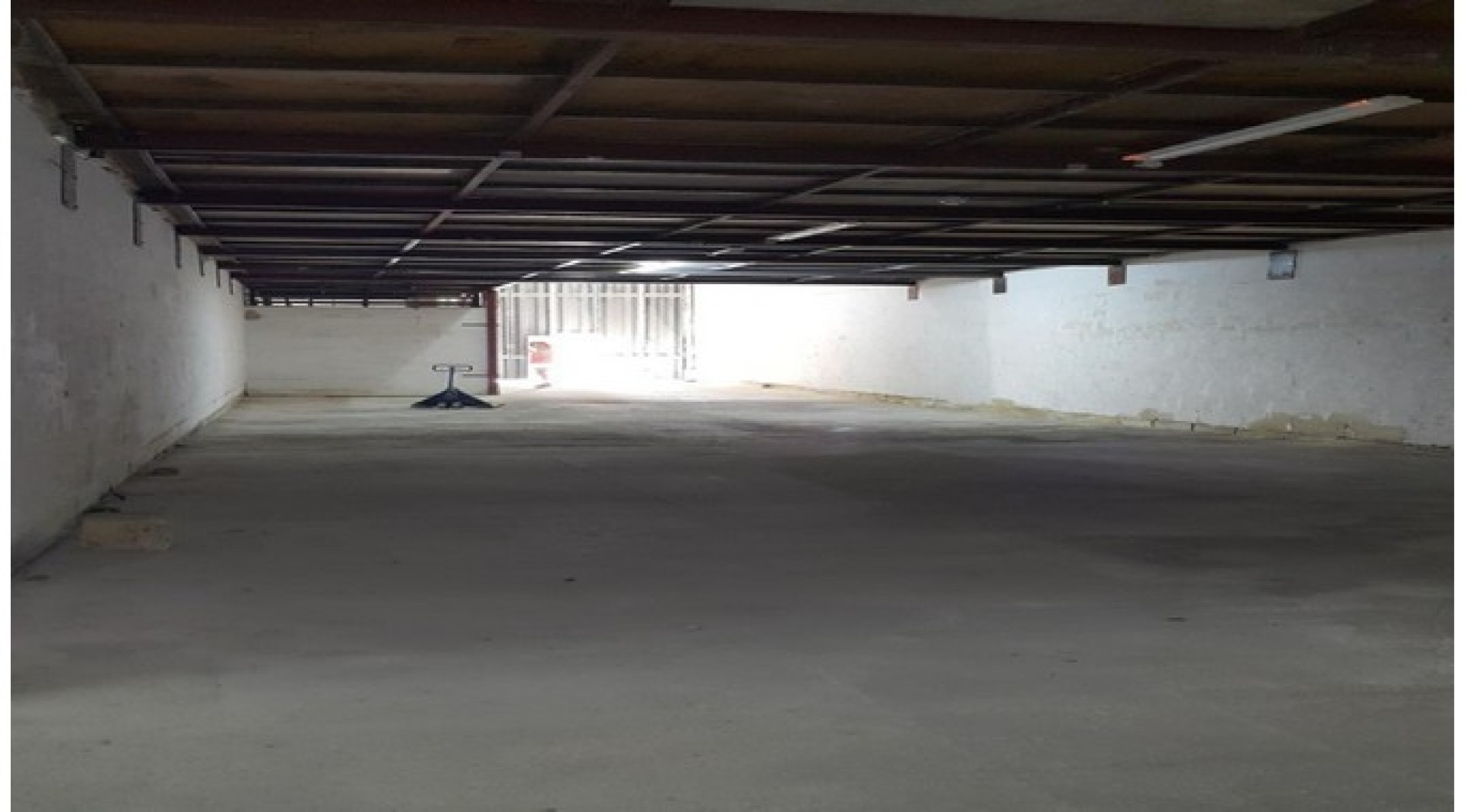 Commercial Property Malta: Mriehel 900sqm space for rent ideal for large companies for import/export including offices