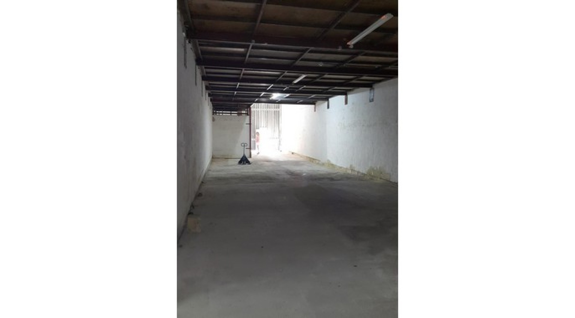 Commercial Property Malta: Mriehel 900sqm space for rent ideal for large companies for import/export including offices