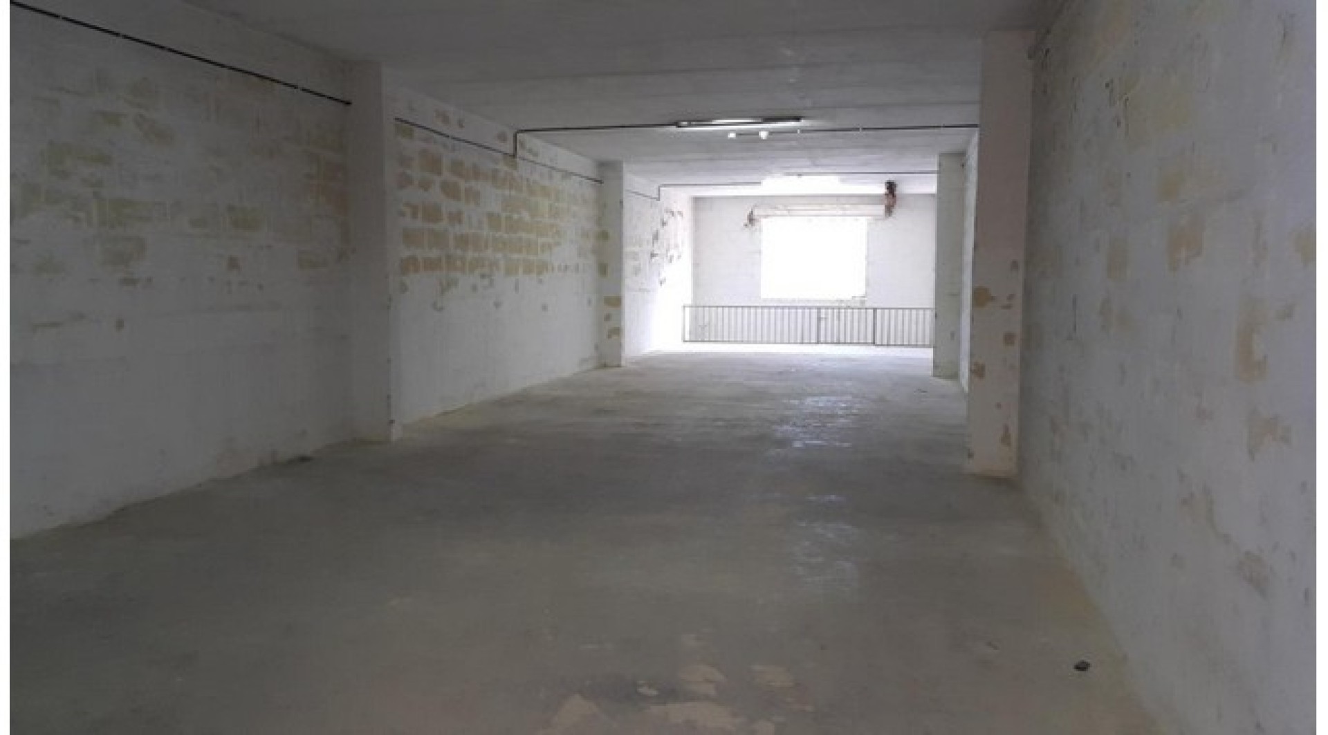Commercial Property Malta: Mriehel 900sqm space for rent ideal for large companies for import/export including offices