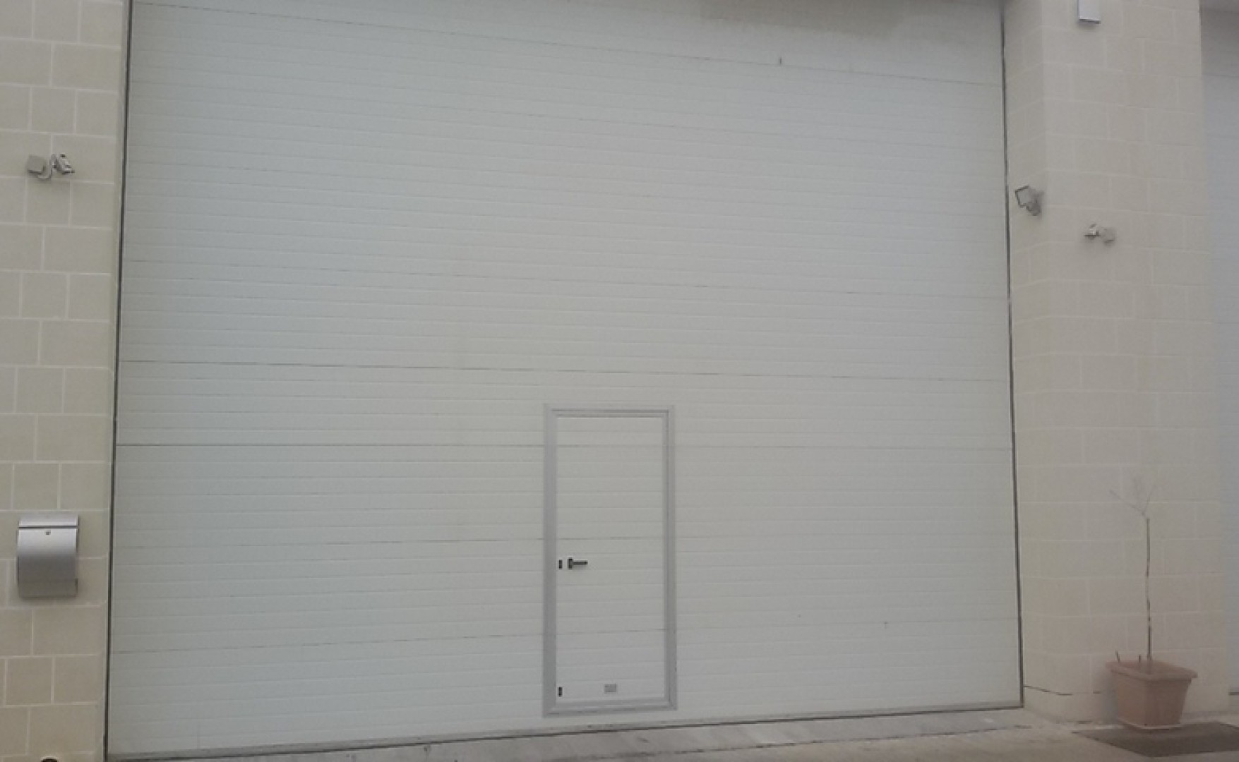 Malta real estate: Warehouse for rent in Naxxar