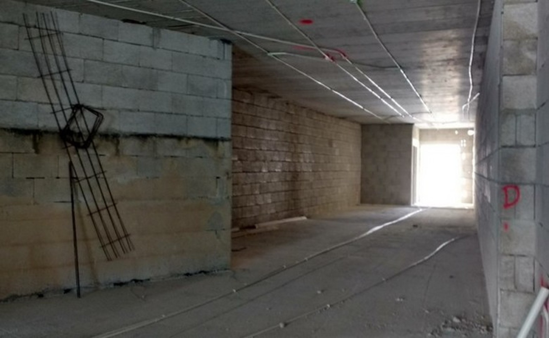 Shops in Malta: Large 720 Shop for rent on The High Street