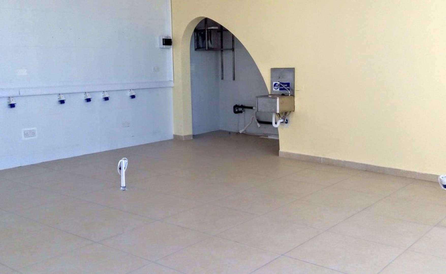 Restaurants/Takeaways for rent in Malta: 50 sq/m Commercial Property in Zabbar