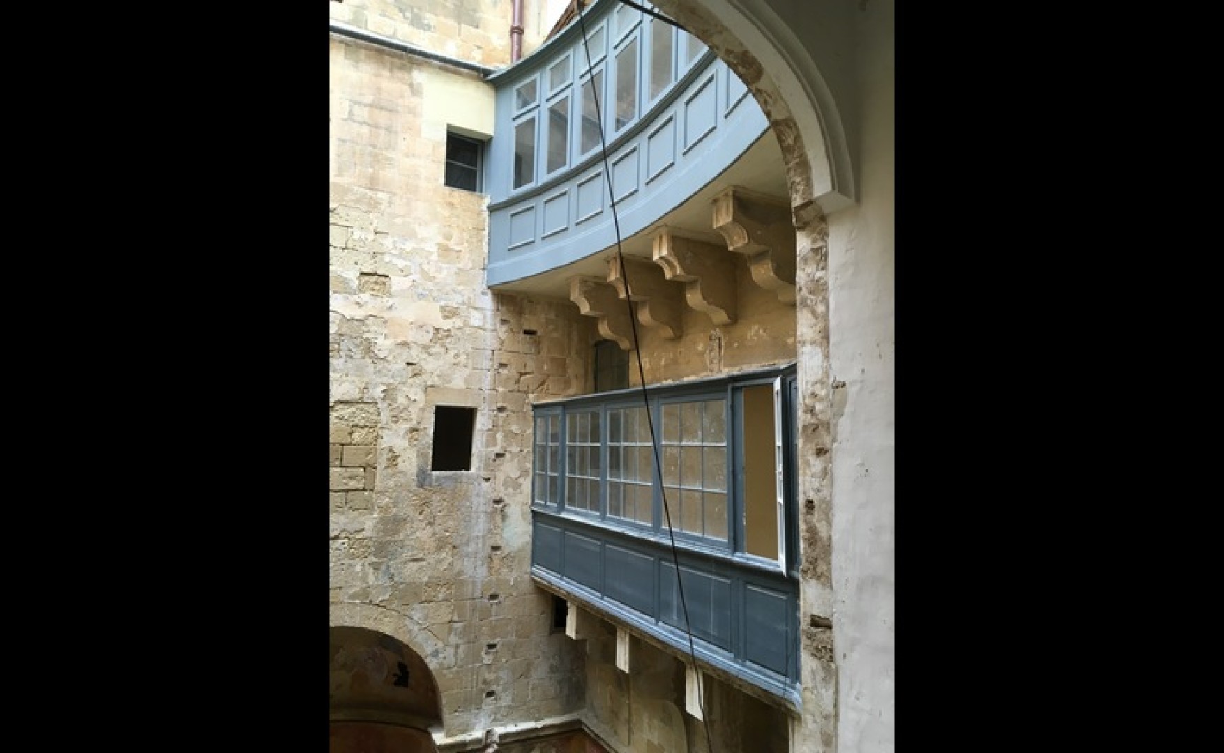 Office to let Malta: Large Unfurnished Apartment / Office For Rent in Valletta