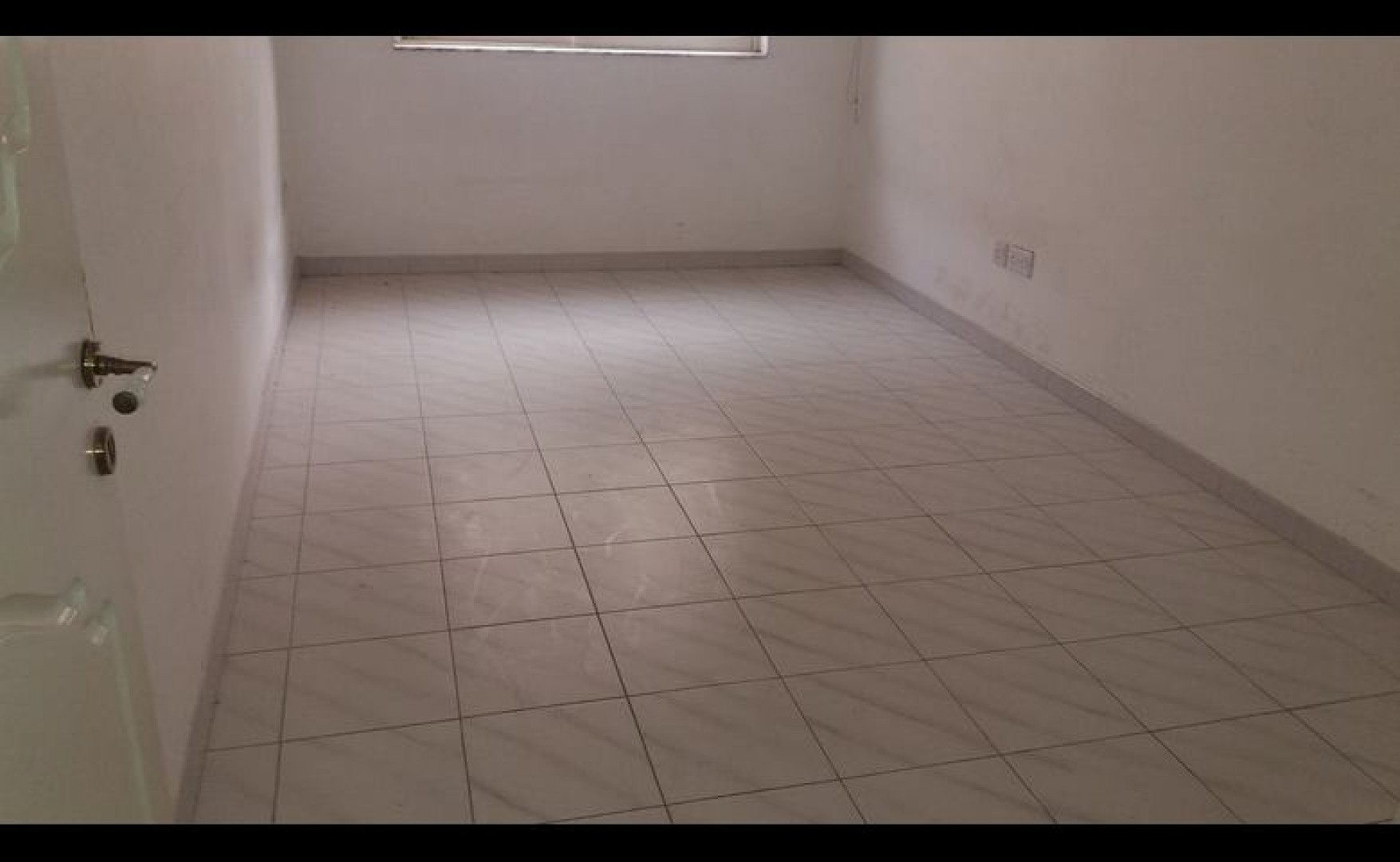 Unfurnished 3 bedroom Maisonette in St Julians with terrace and country views for rent and garage