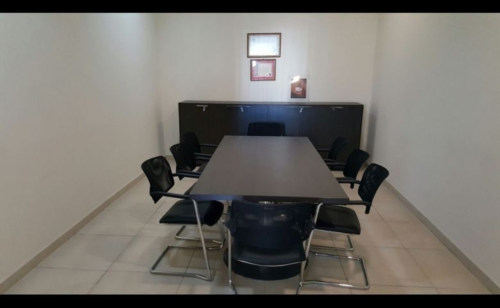 Office / Shop to let Malta: 600sqm showroom for rent in Zebbug