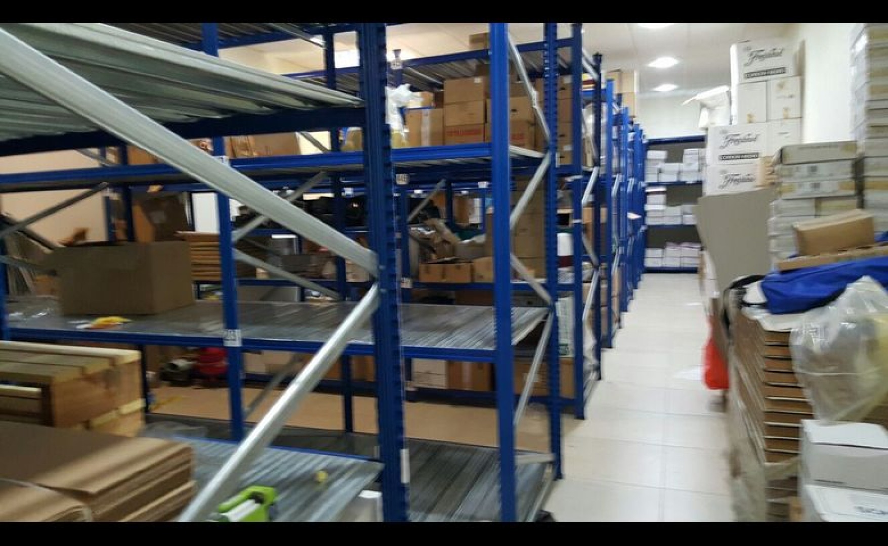Office / Shop to let Malta: 600sqm showroom for rent in Zebbug