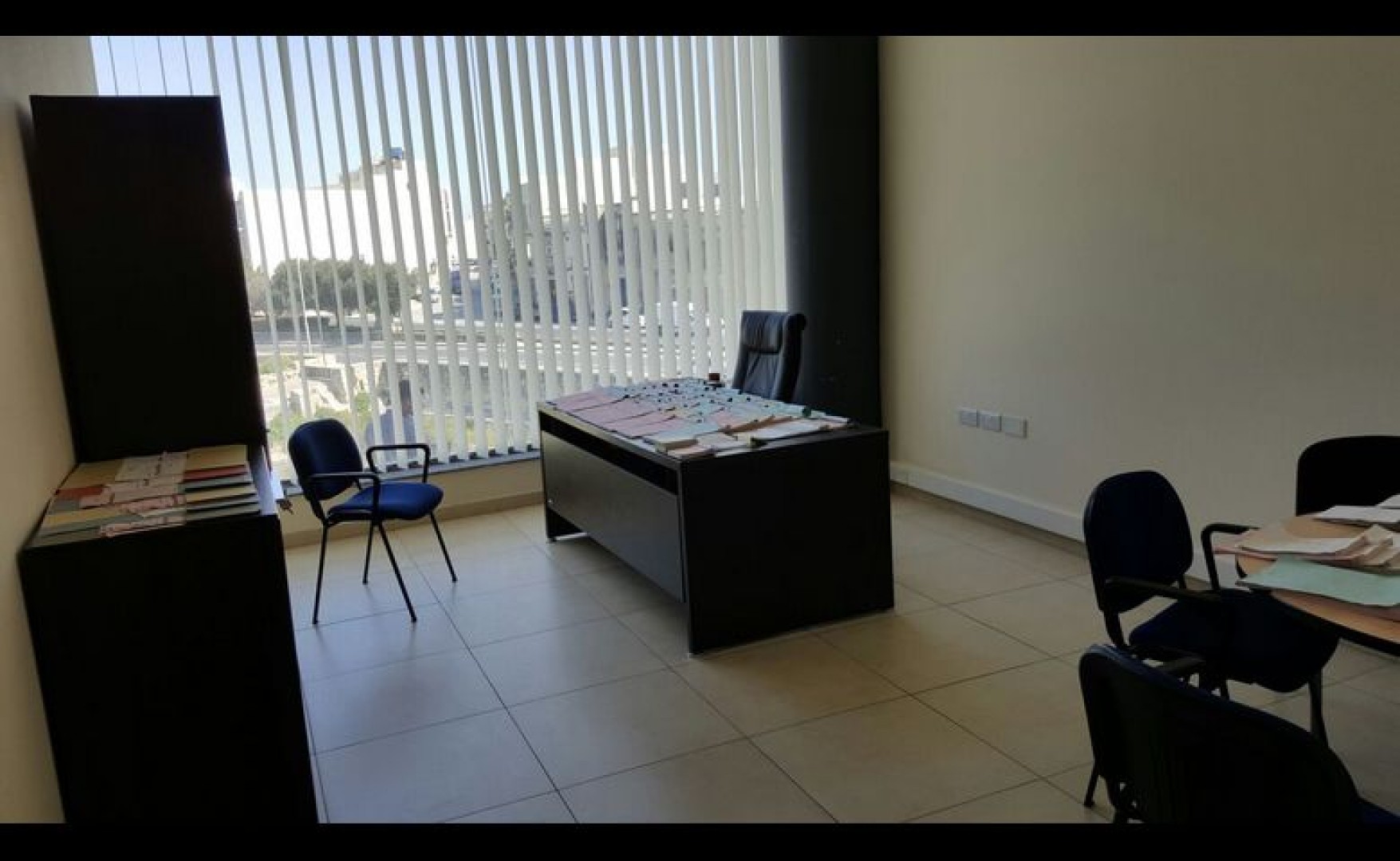 Office / Shop to let Malta: 600sqm showroom for rent in Zebbug