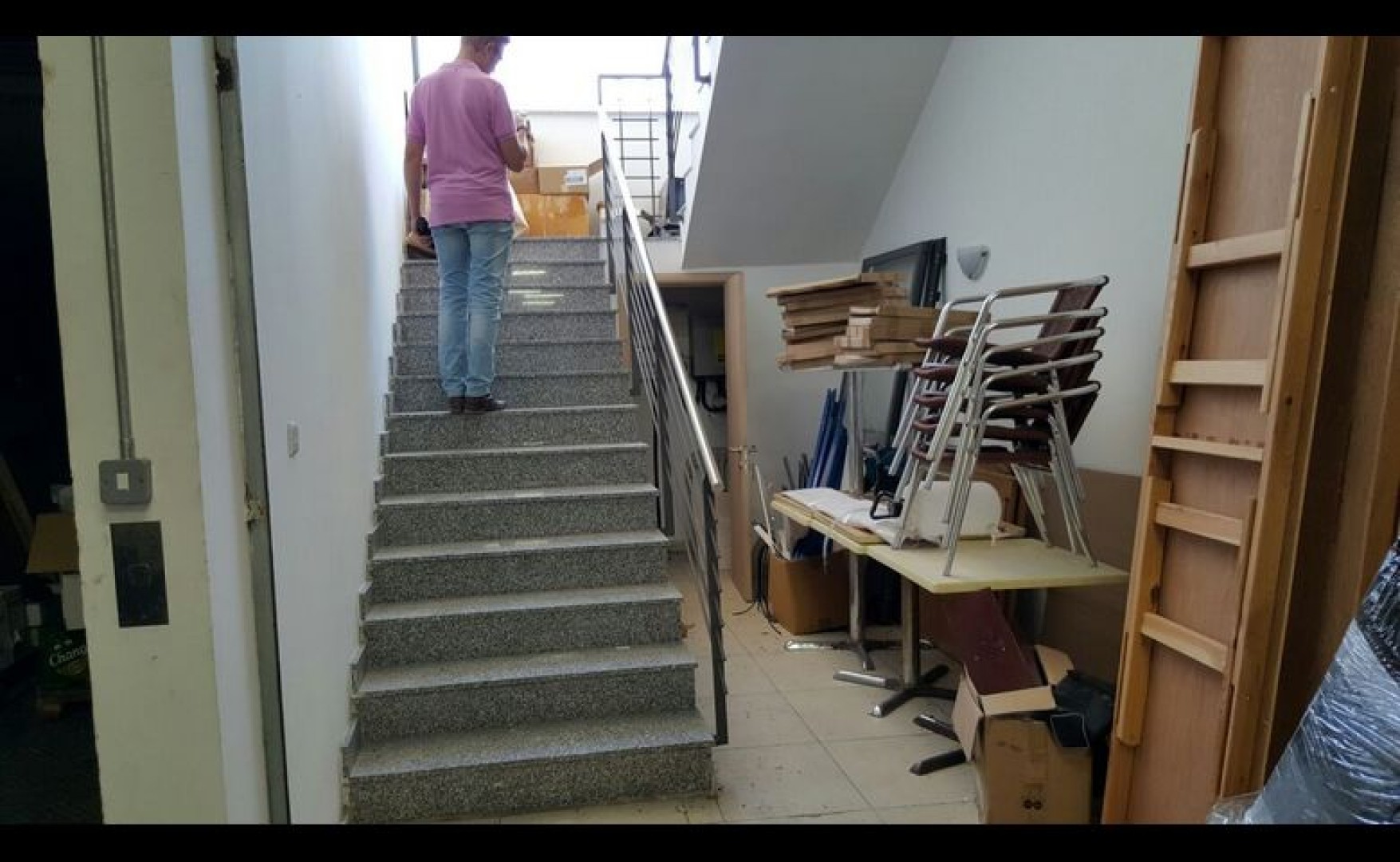 Office / Shop to let Malta: 600sqm showroom for rent in Zebbug