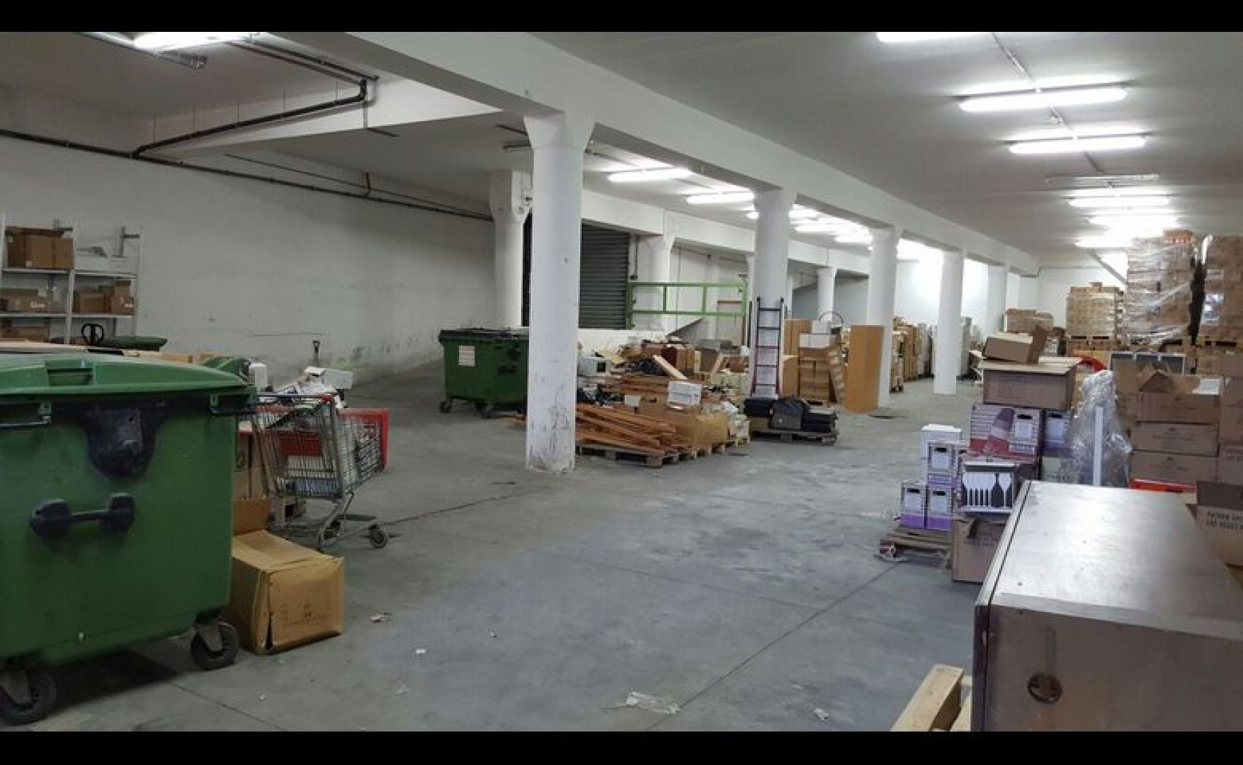 Office / Shop to let Malta: 600sqm showroom for rent in Zebbug
