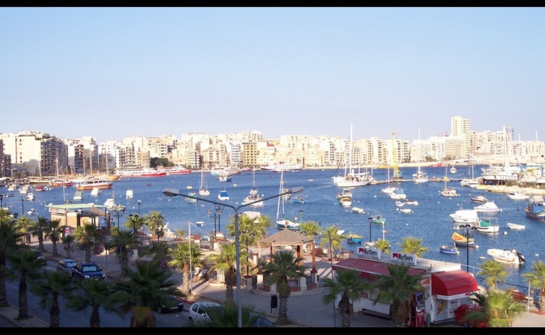 Office with three rooms to let in Gzira