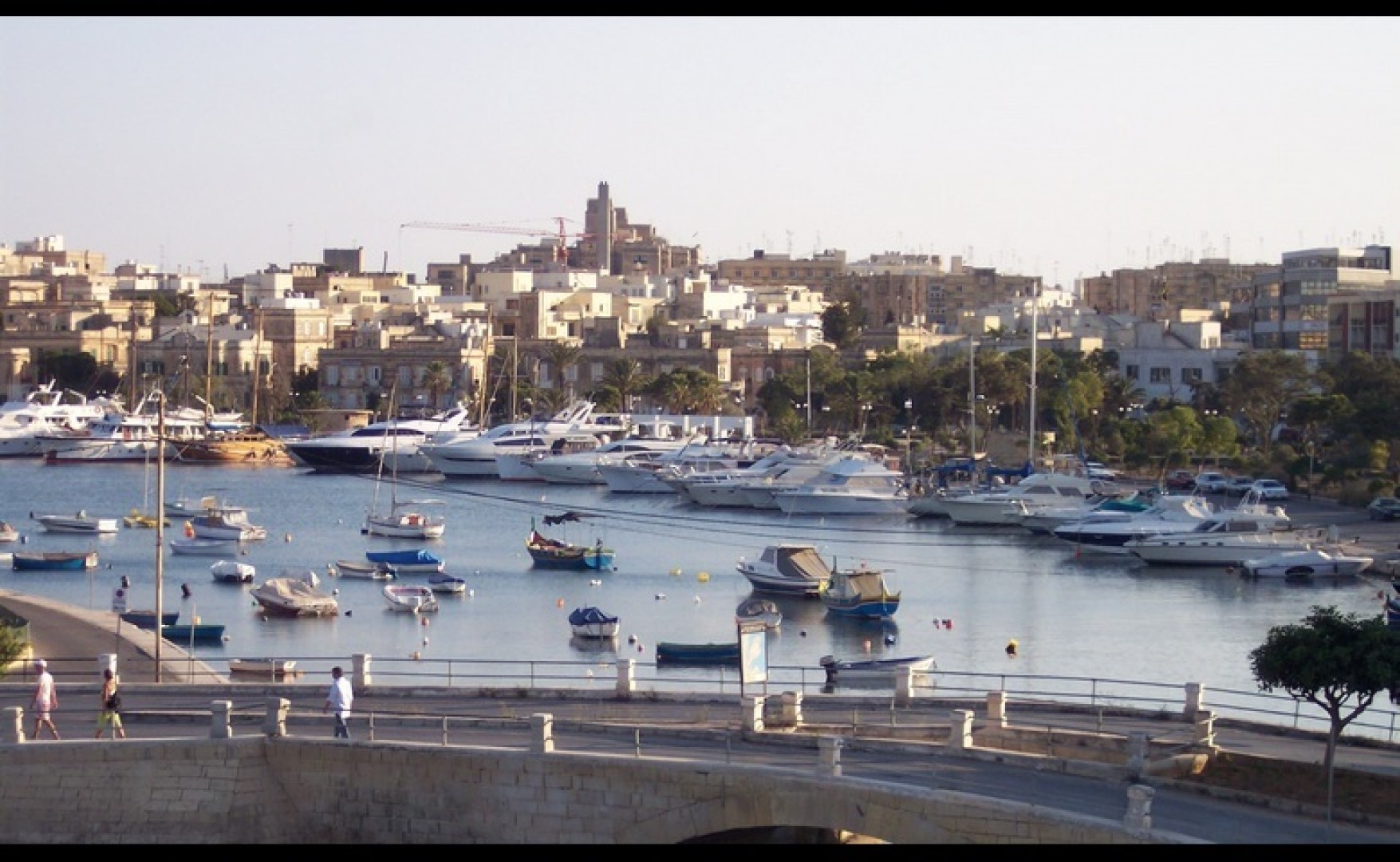 Office with three rooms to let in Gzira