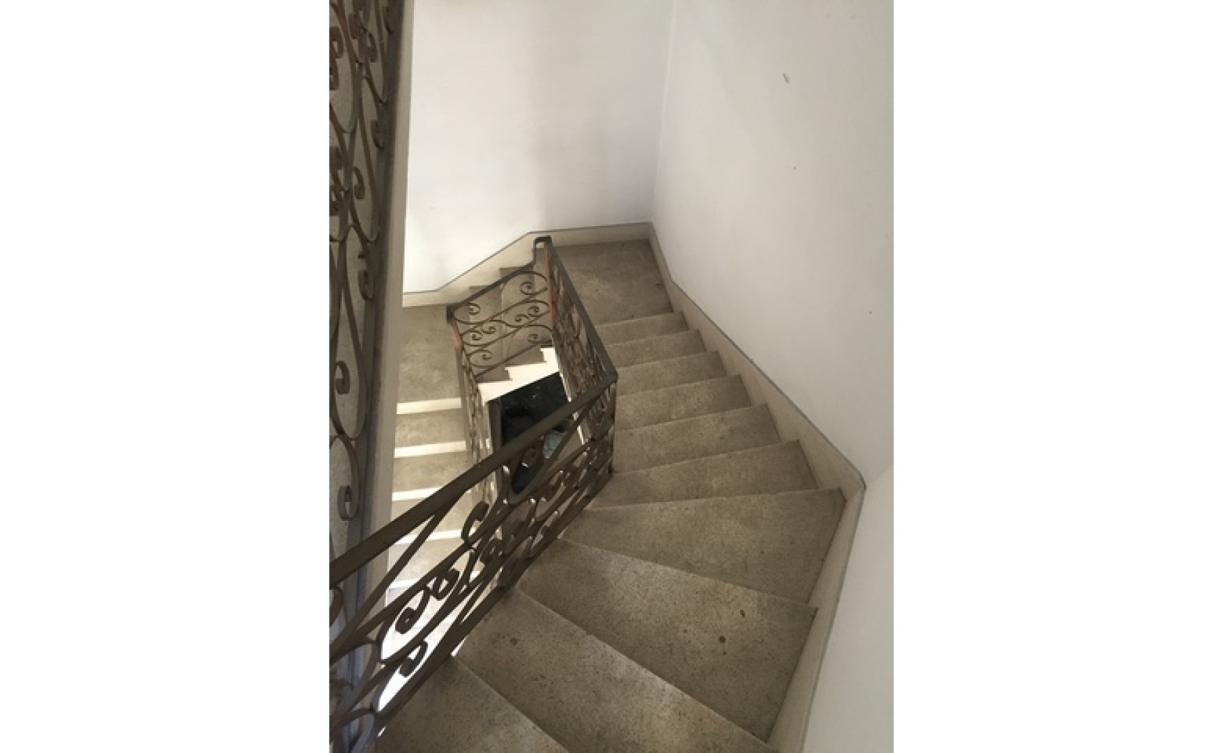 Office for rent in Malta: 100sqm corner property to let in Qormi