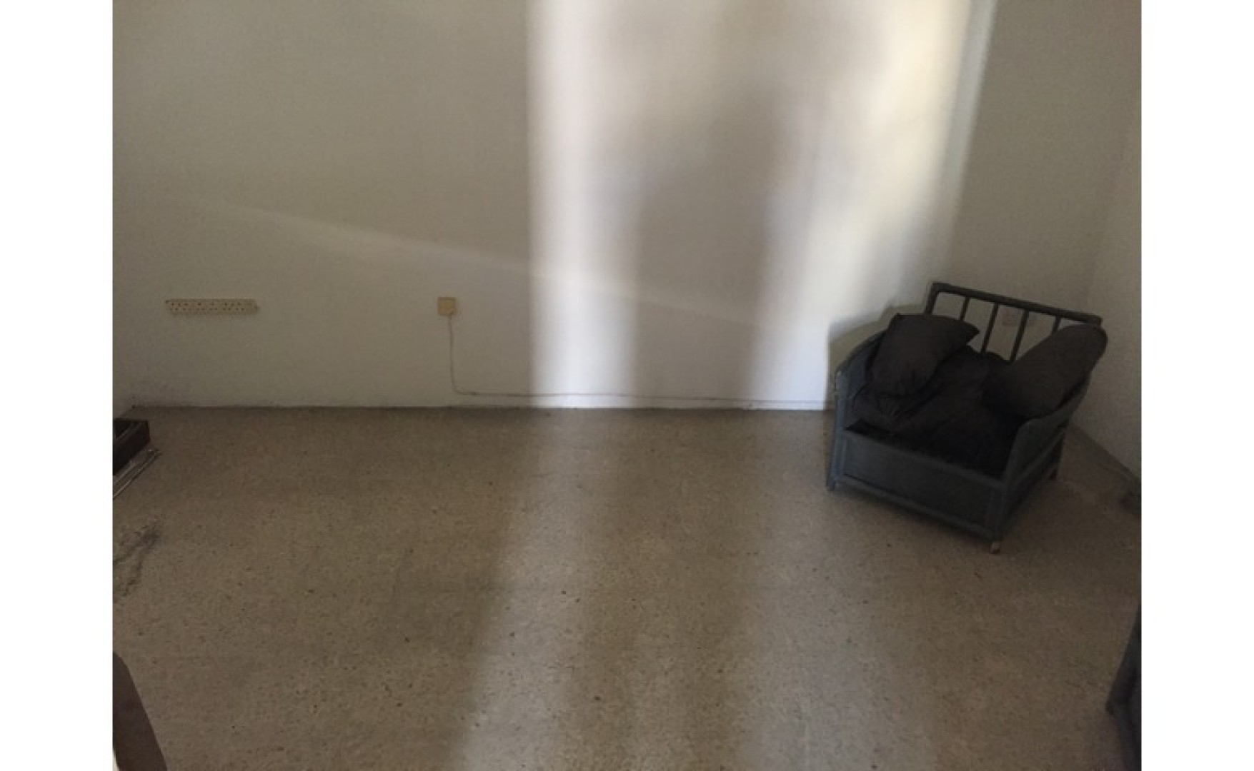 Office for rent in Malta: 100sqm corner property to let in Qormi