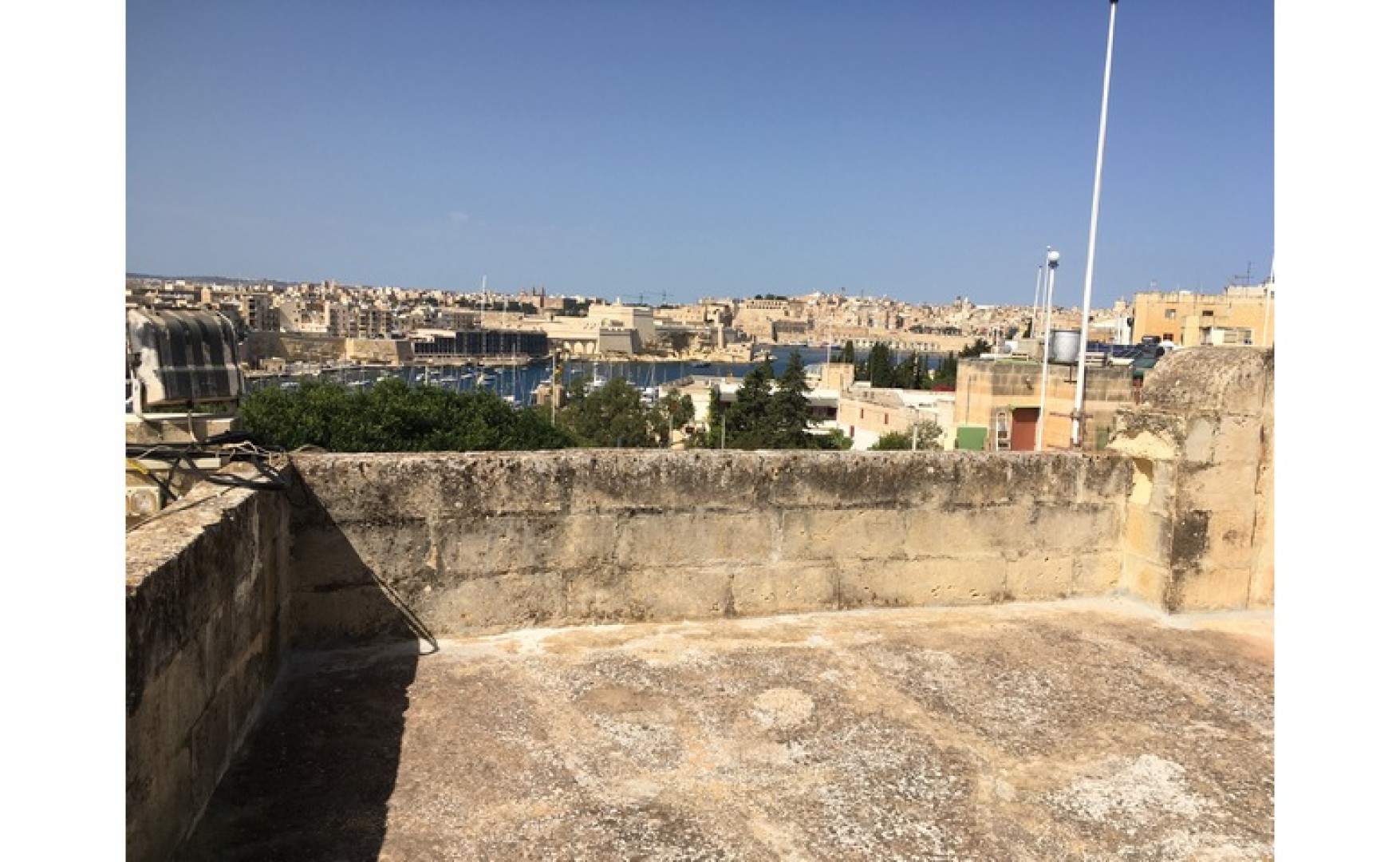Real estate Malta: Unconverted Townhouse For SALE with 4 bedrooms and Roof Terrace with Seaviews