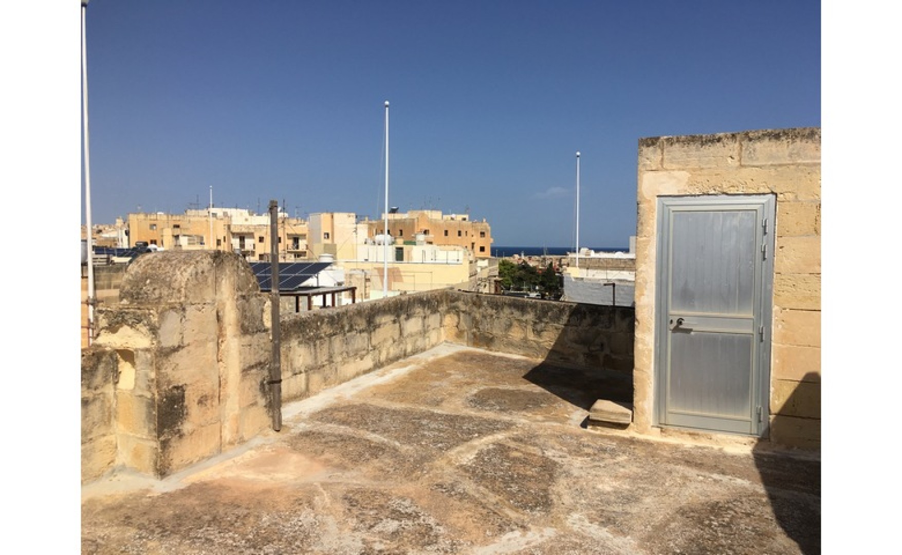 Real estate Malta: Unconverted Townhouse For SALE with 4 bedrooms and Roof Terrace with Seaviews