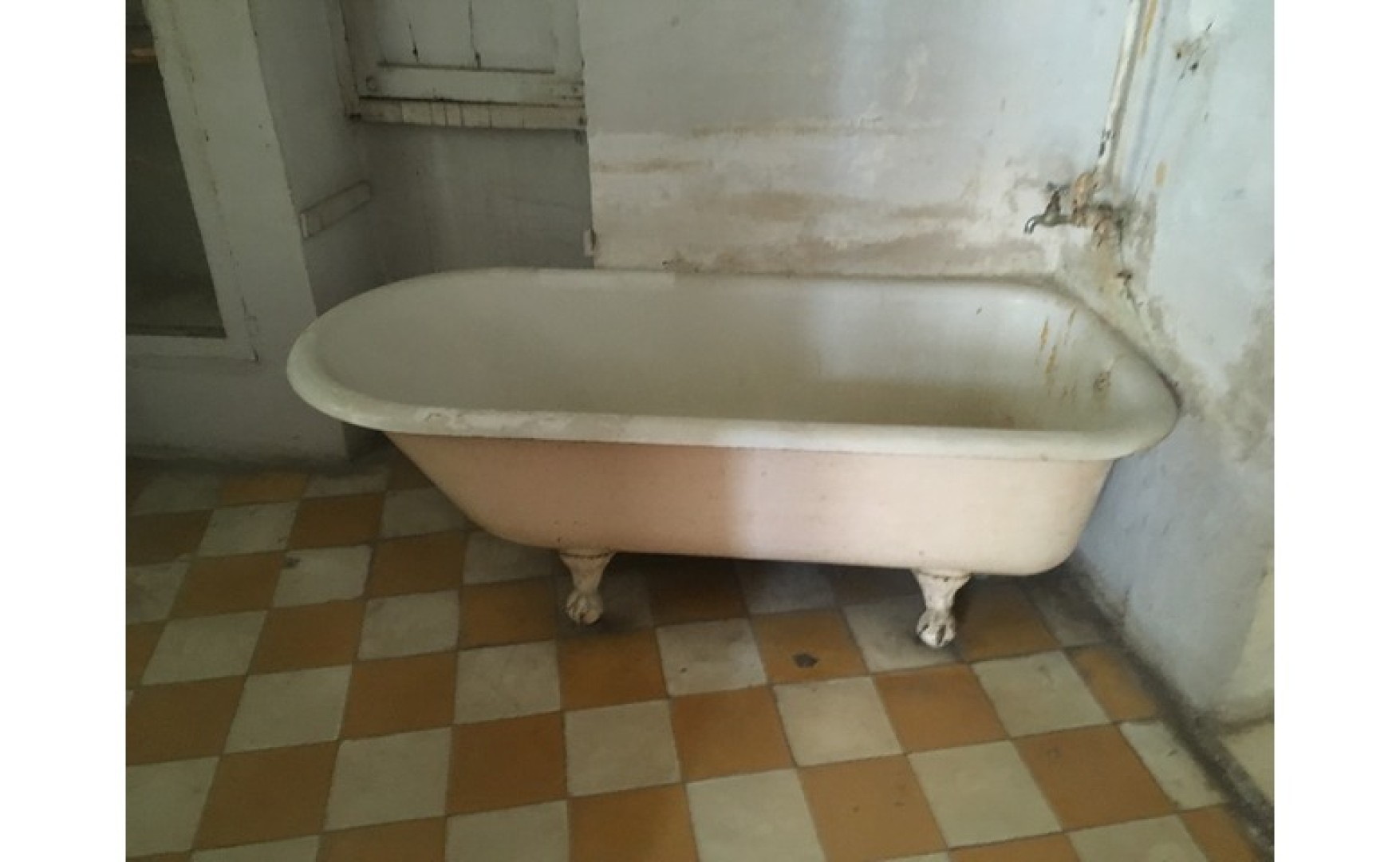 Real estate Malta: Unconverted Townhouse For SALE with 4 bedrooms and Roof Terrace with Seaviews