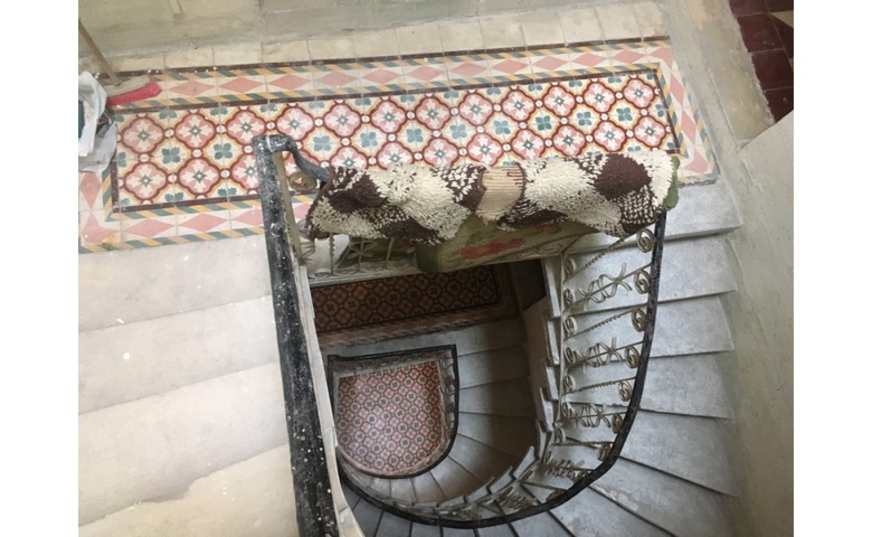 Real estate Malta: Unconverted Townhouse For SALE with 4 bedrooms and Roof Terrace with Seaviews