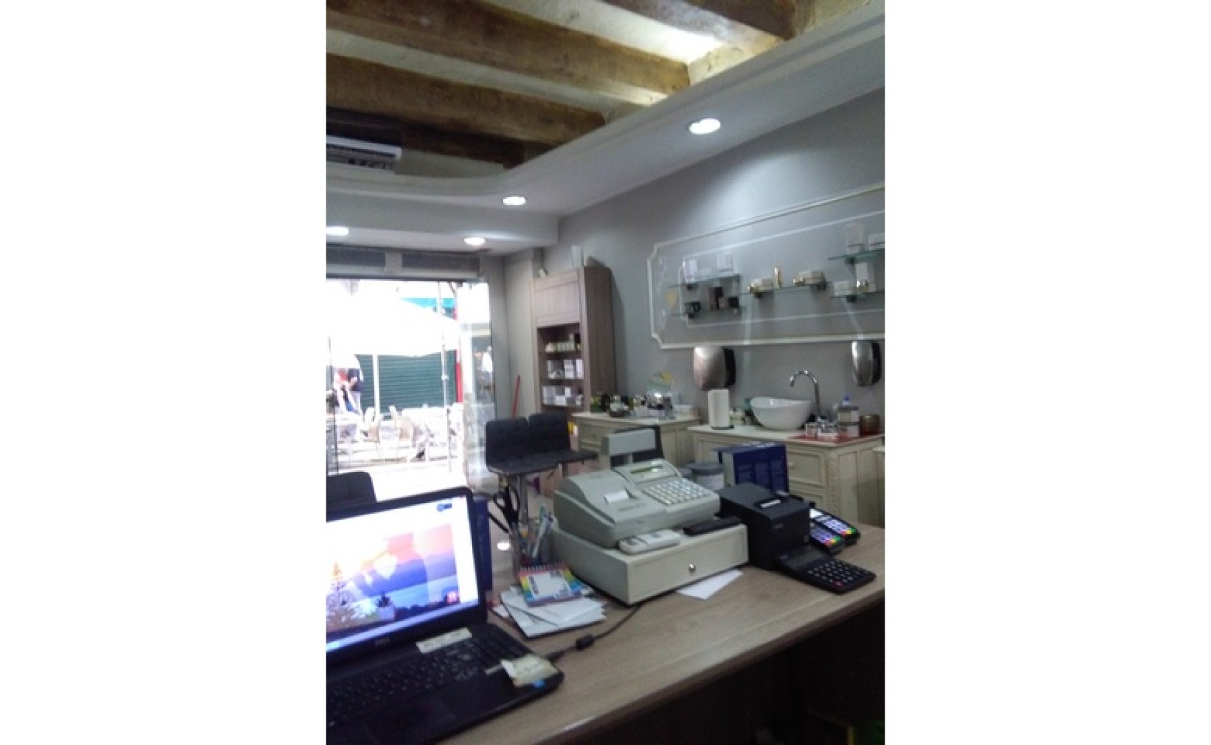 Shop to let in Malta: Valletta 50sqm Shop For Rent on Merchants Street, Excellent For a Gelateria