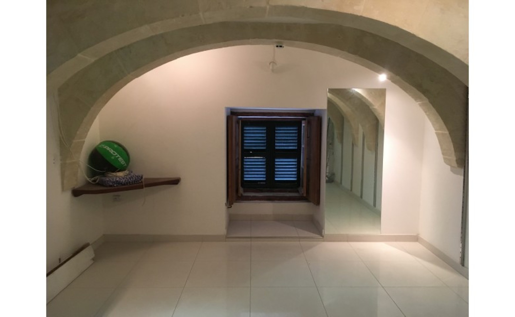 Shops for rent in Malta: Valletta 80sqm SHOP to SELL on Merchants Street , 45 Year lease for Sale