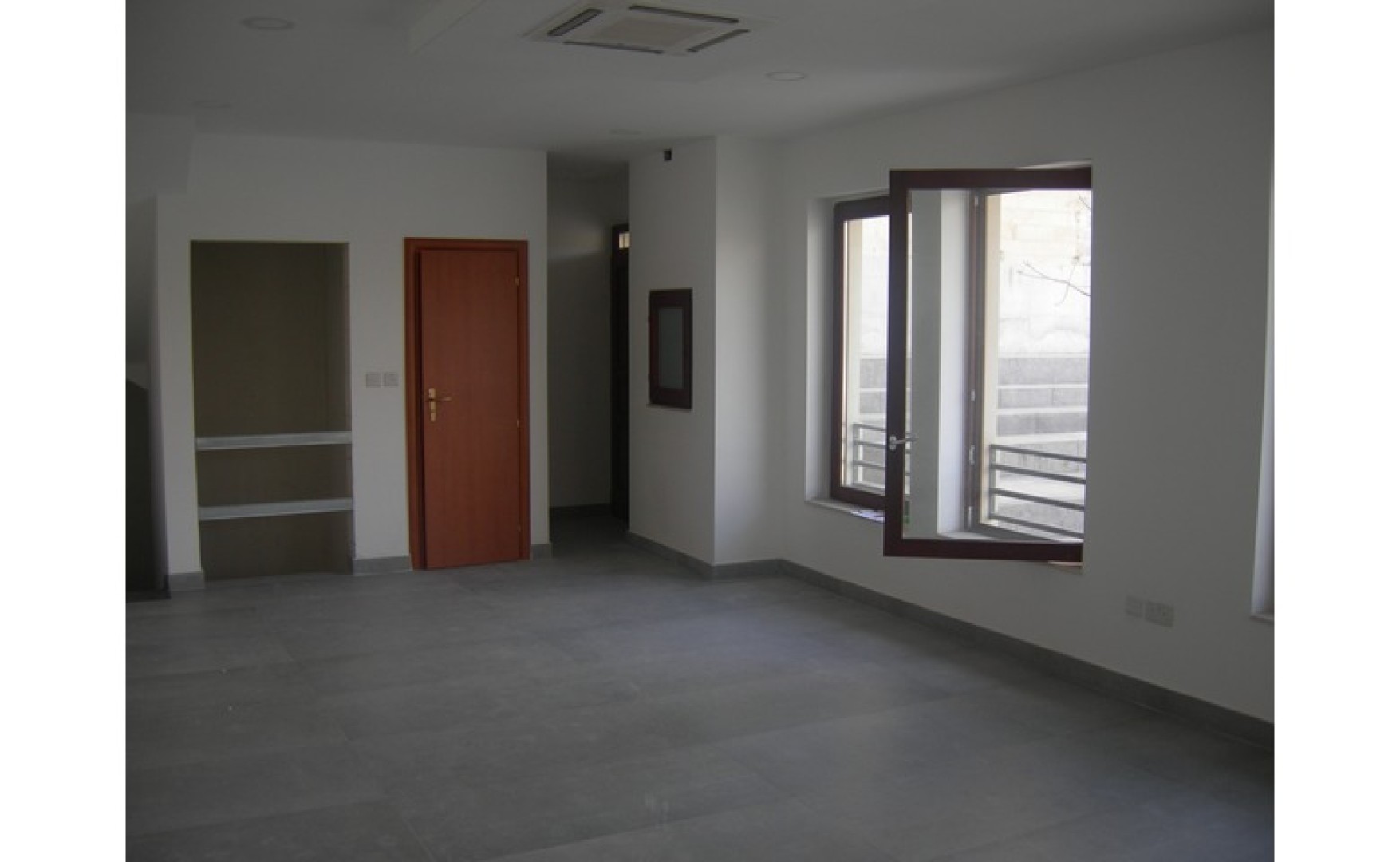 Office to let Malta: 60sqm premises for rent in Cospicua