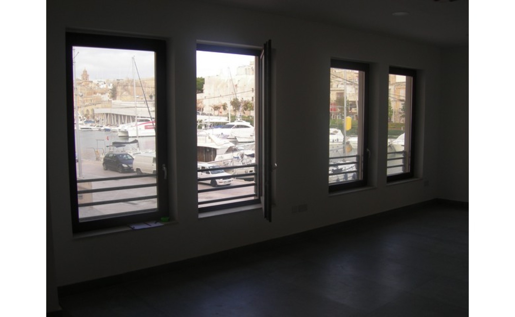 Office to let Malta: 60sqm premises for rent in Cospicua