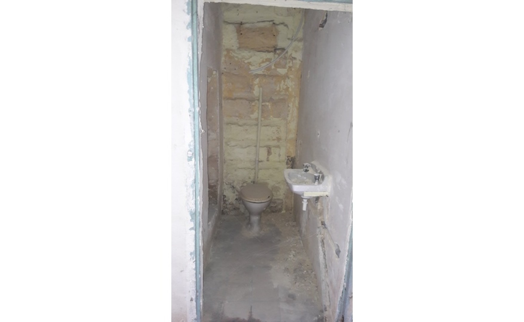 Office to let Malta: Pieta 60sqm shop / office for rent