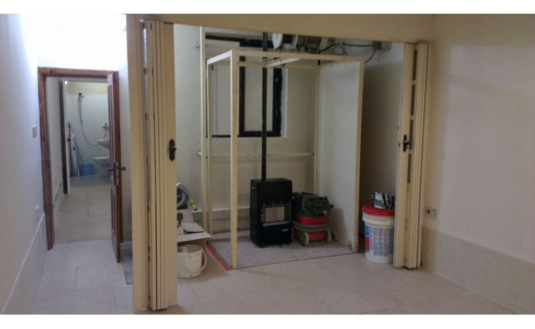 Shops for rent in Malta: 115 sqm Class 4B Shop in St Venera