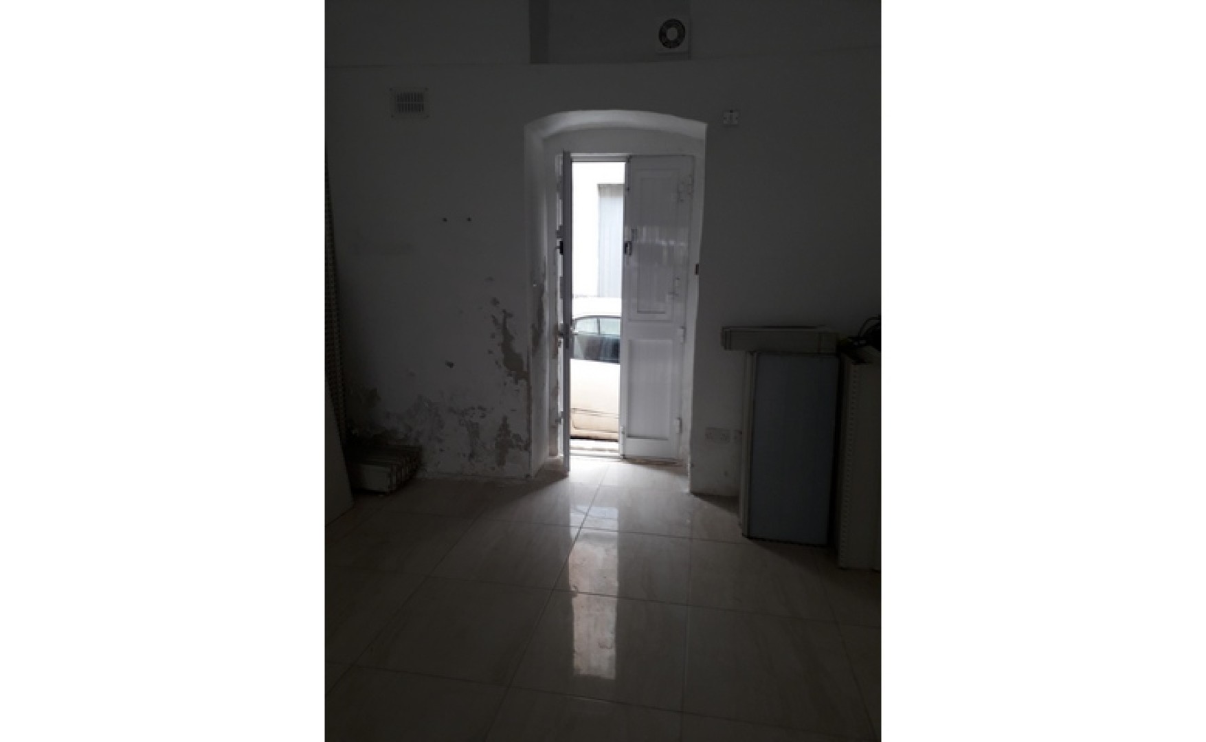 Shops for rent in Malta: 46sqm premises for rent in Mellieha