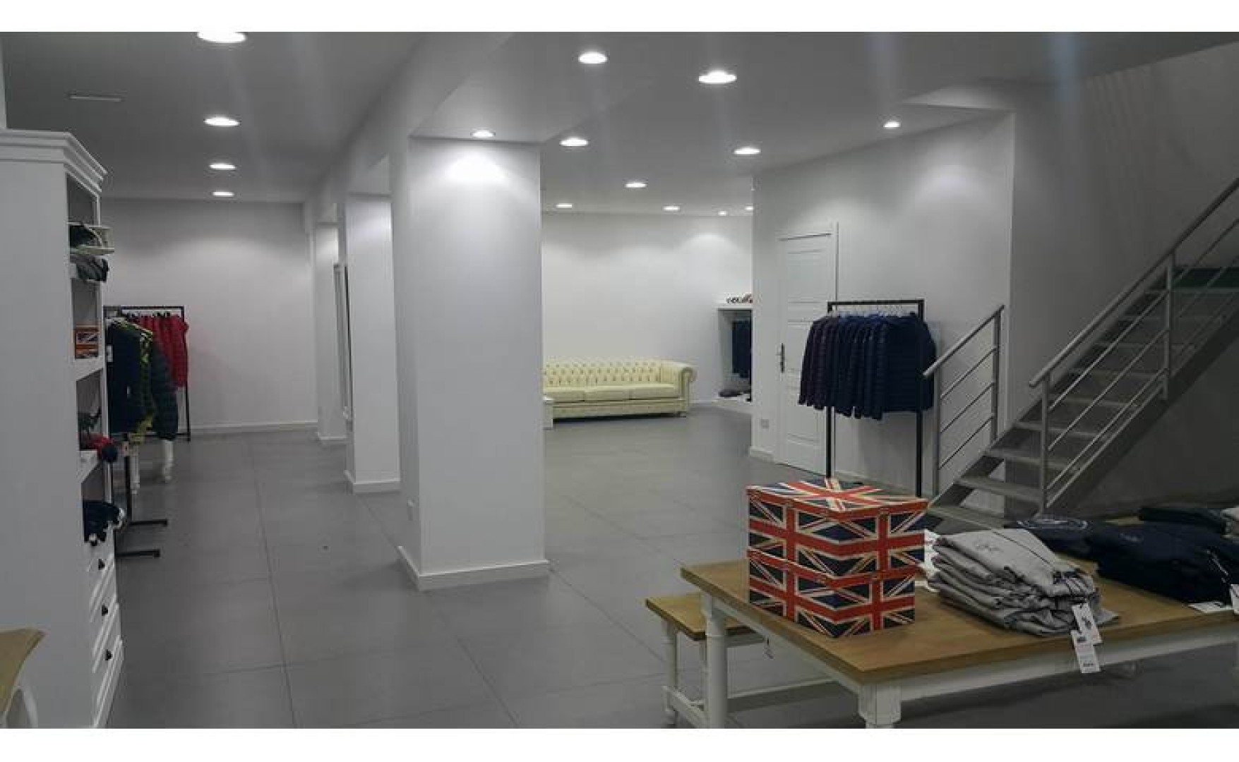Shop /Office to let Malta: San Gwann - 400sqm premises for rent - easy parking