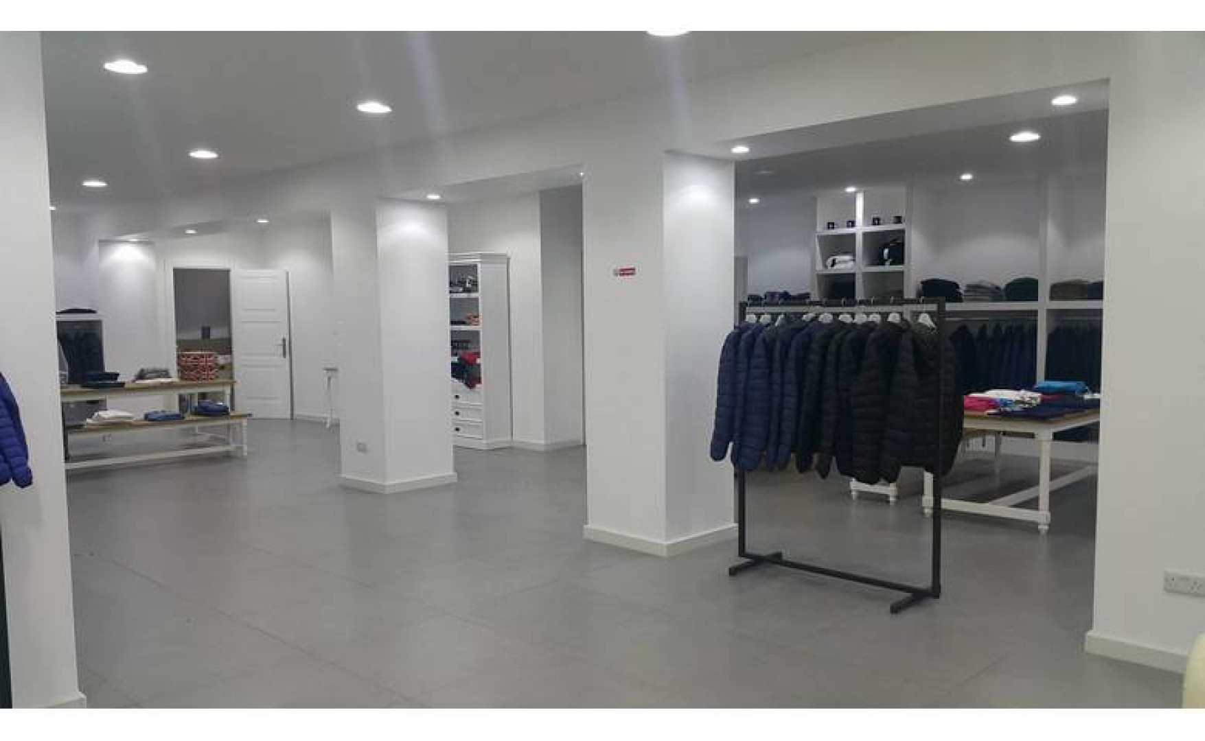 Shop /Office to let Malta: San Gwann - 400sqm premises for rent - easy parking