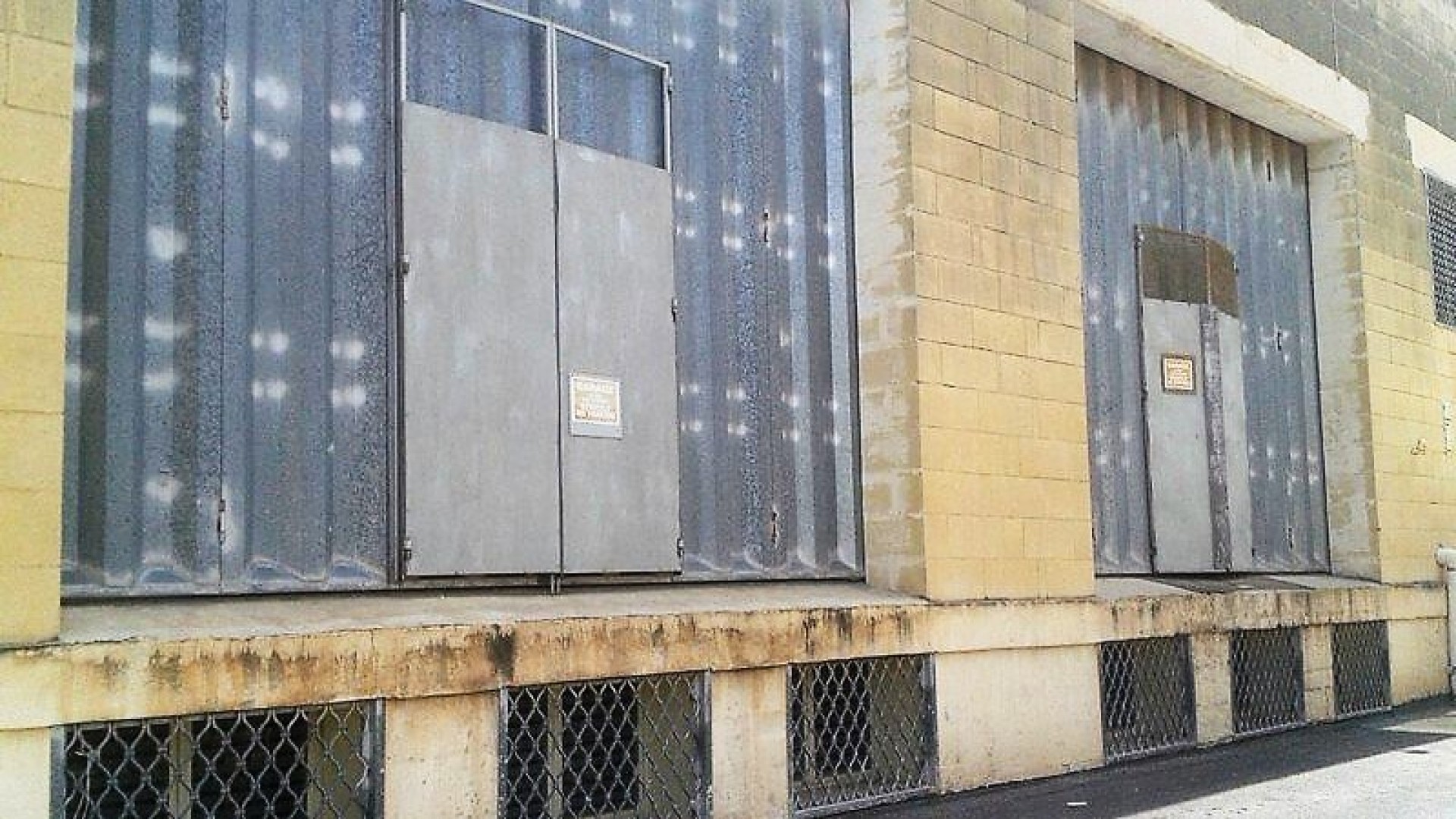 2800 square metres premises for rent with parking