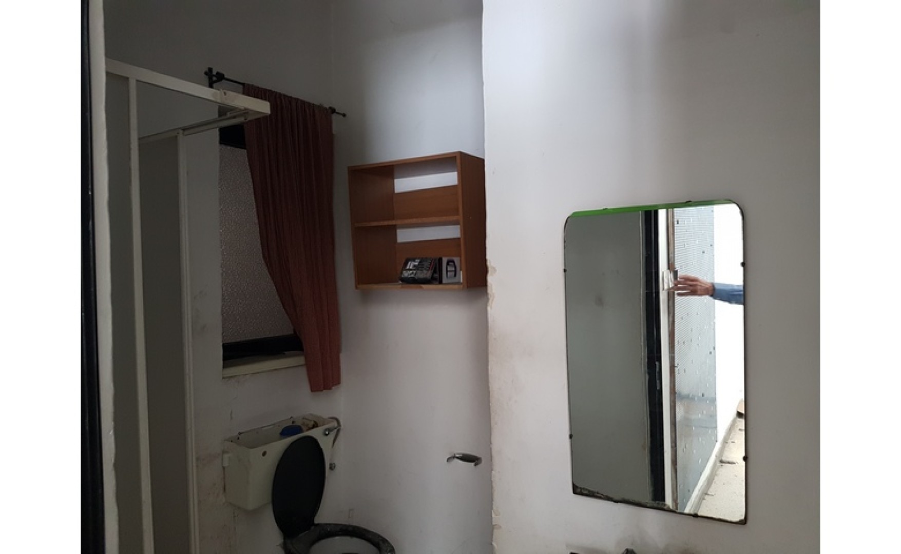 Shops for rent in Malta: San Gwann premises for rent with class 4 permits