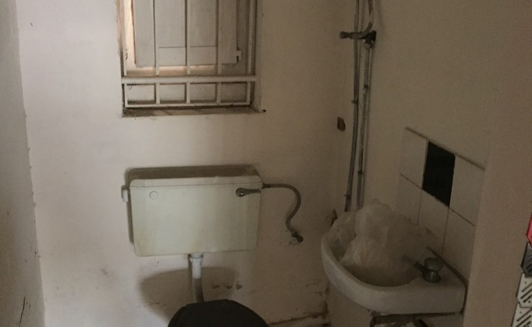 Property agents in Malta: Shop for rent or rent in Tarxien