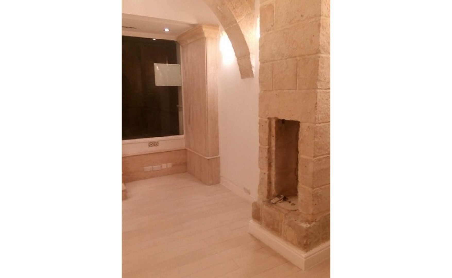 Shop to let in Malta: 35sqm Premises For Rent in Valletta