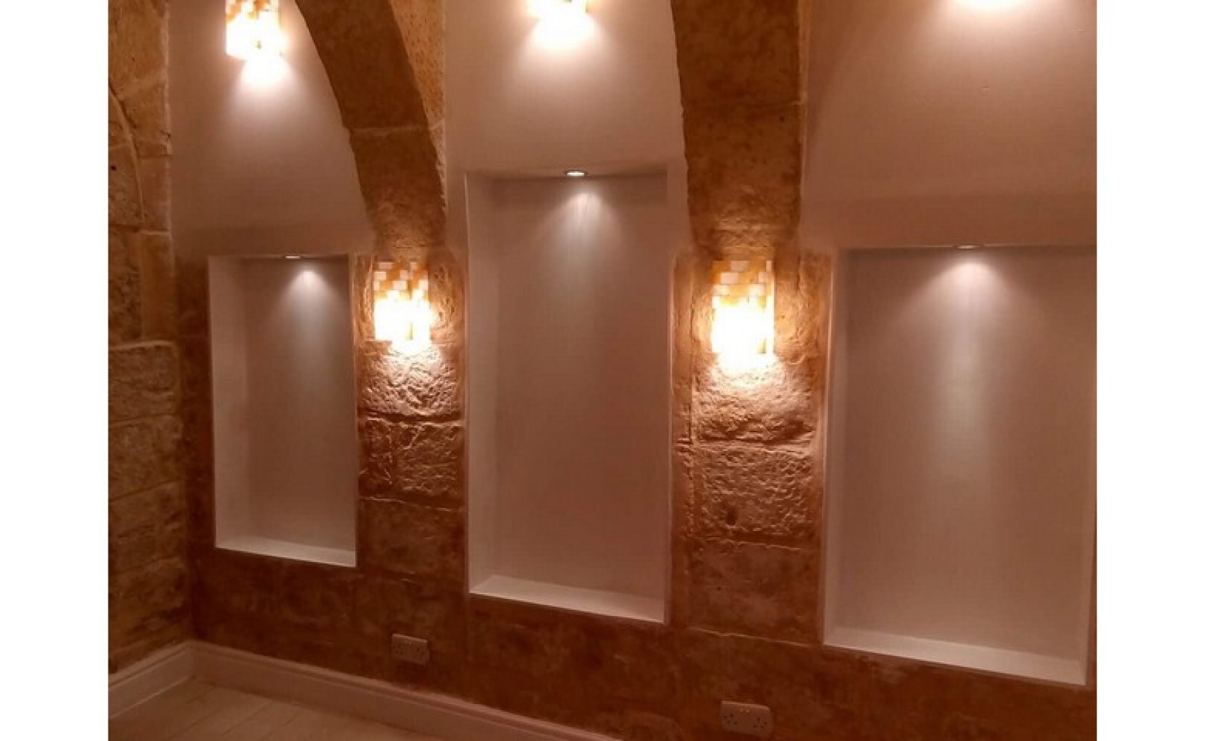 Shop to let in Malta: 35sqm Premises For Rent in Valletta