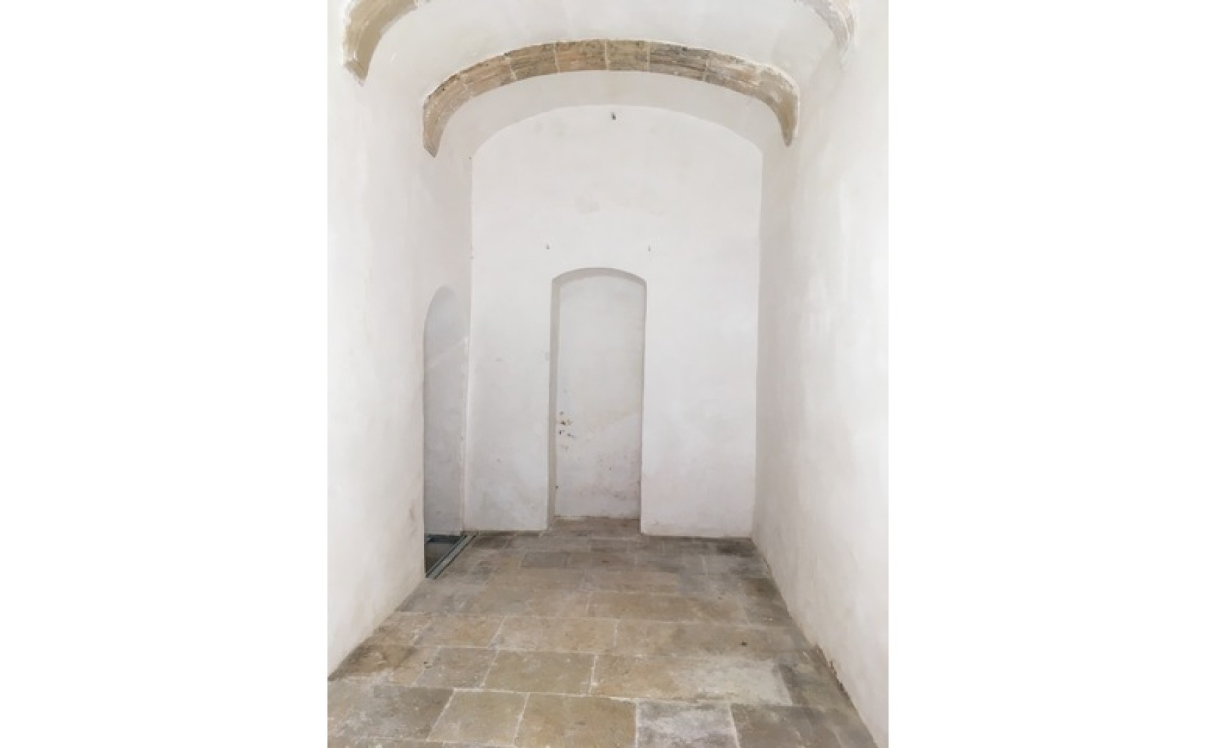 Shops for rent in Malta: Valletta 20sqm Shop To Rent Close to Merchants Street Valletta
