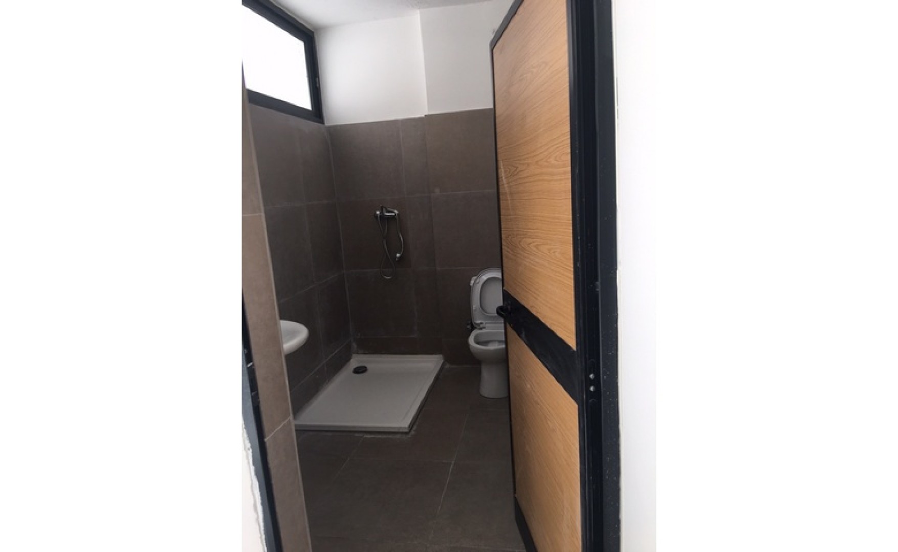 Shops for rent in Malta: 185sqm premises for rent in Gzira