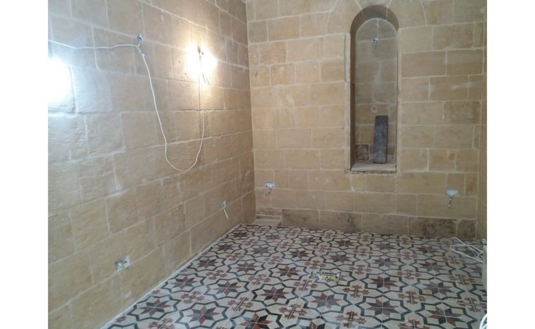 Shop to let Malta: Valletta 20sqm Premises for Rent Class for Retail Shop