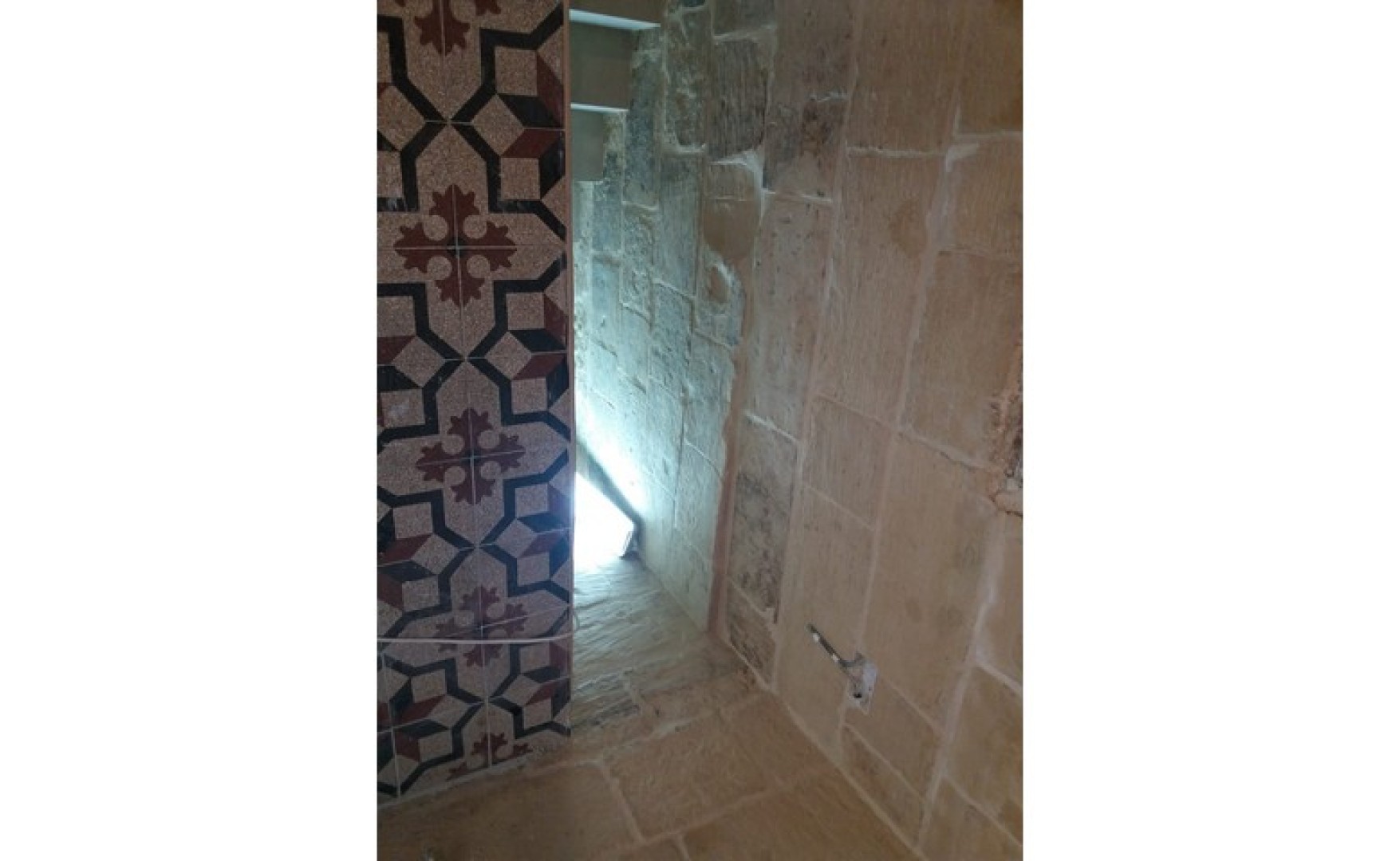 Shop to let Malta: Valletta 20sqm Premises for Rent Class for Retail Shop
