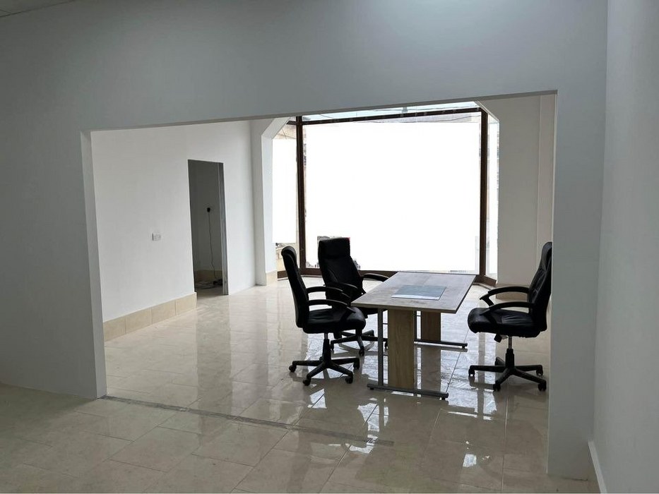 Office to let Malta: Birkirkara 180sqm commercial premises for rent