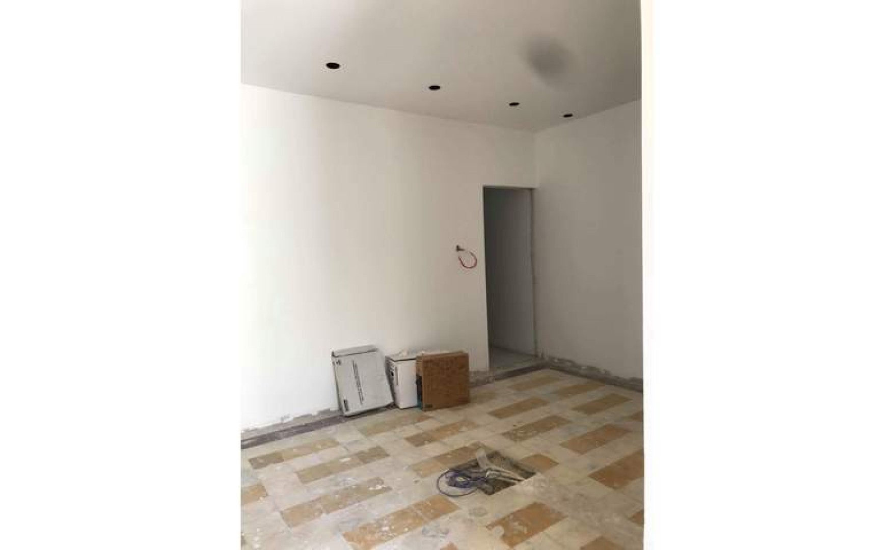 Shop to let in Malta: 100sqm premises in Gzira
