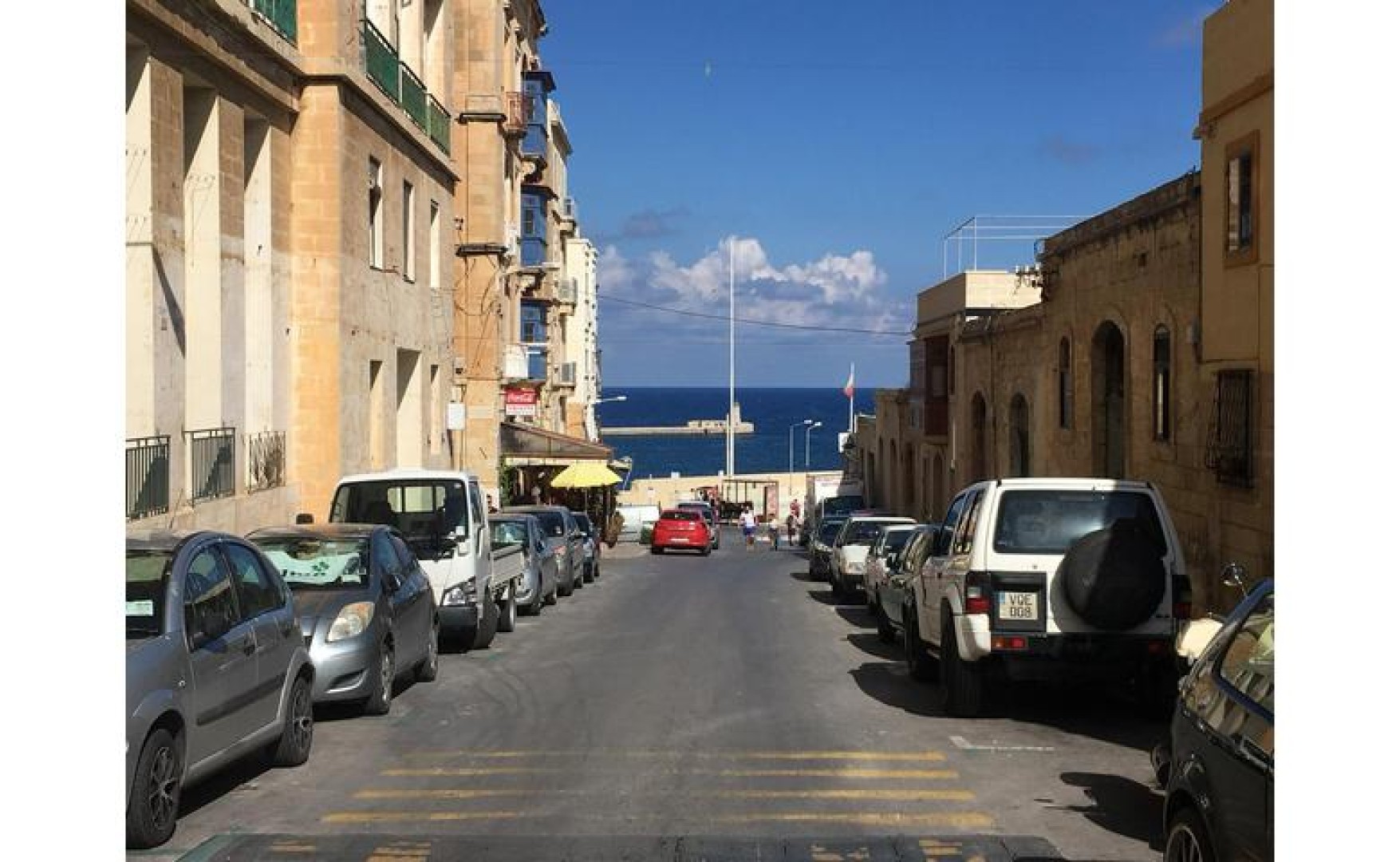 Snack Bar / Wine Bar / Gift Shop to let in Valletta with Nice Facade Situated Close to Lower Barraka Gardens