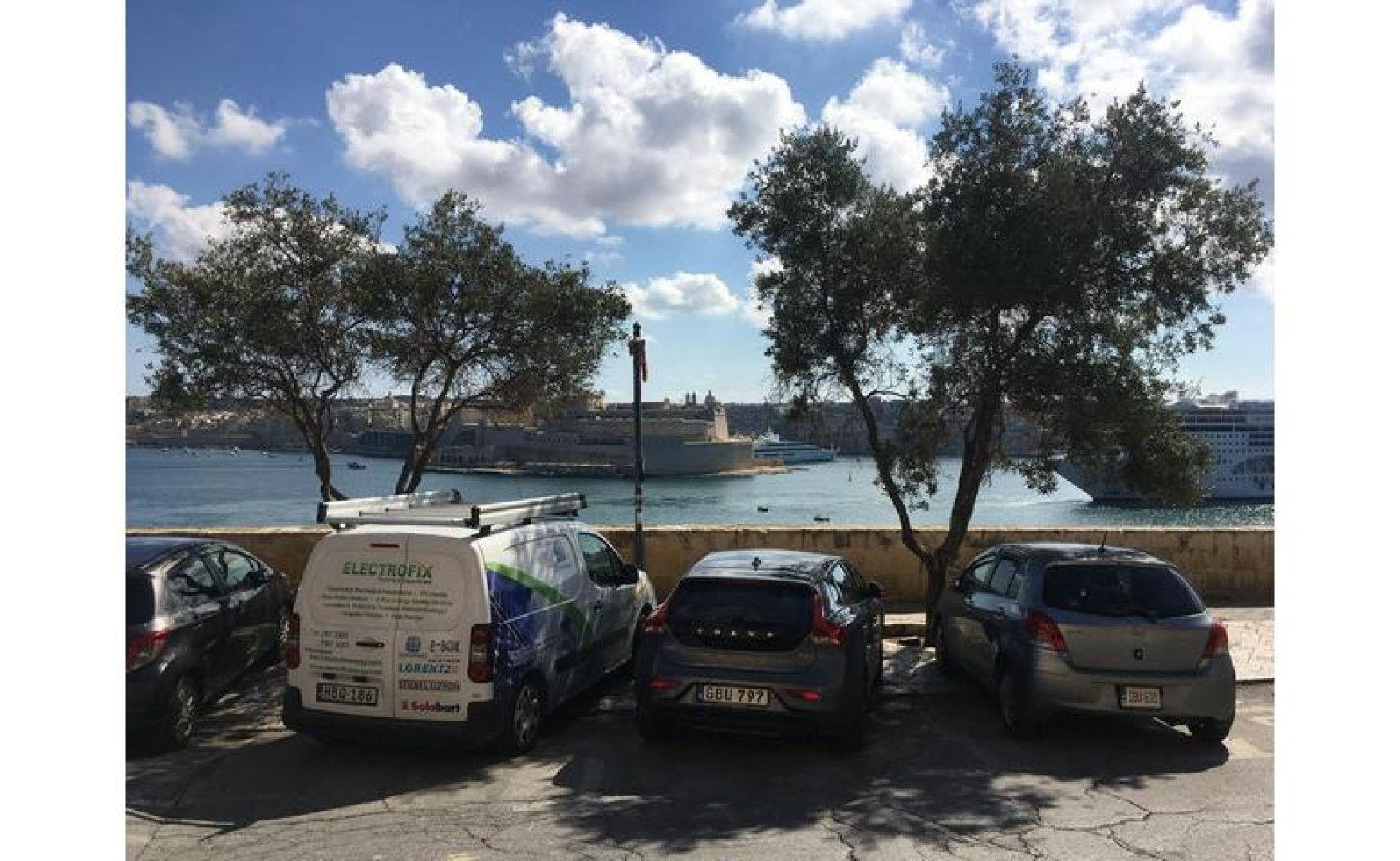 Snack Bar / Wine Bar / Gift Shop to let in Valletta with Nice Facade Situated Close to Lower Barraka Gardens