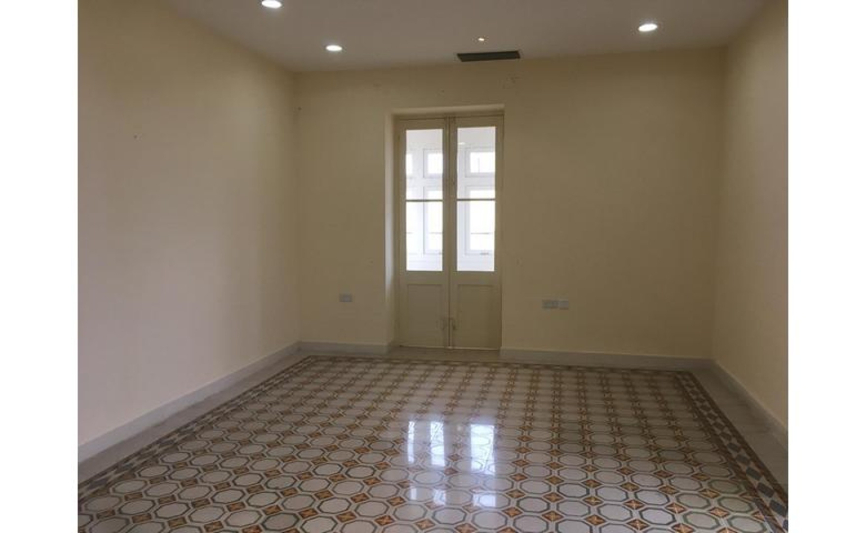 Office in Malta: 185sqm Premises for Rent In The Centre Of Valletta