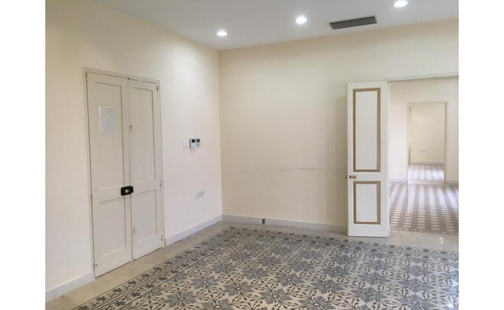 Office in Malta: 185sqm Premises for Rent In The Centre Of Valletta