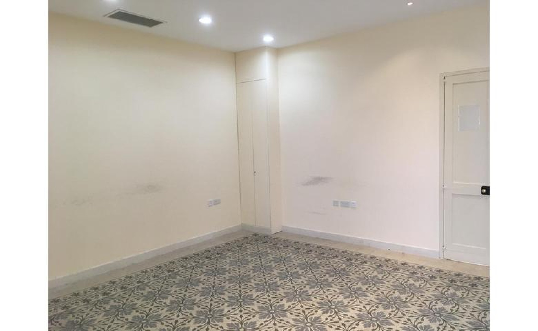 Office in Malta: 185sqm Premises for Rent In The Centre Of Valletta