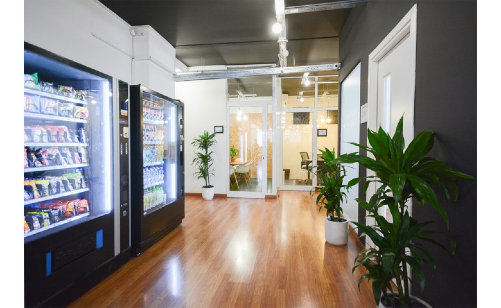 4 person desk office space to let in St.Julians