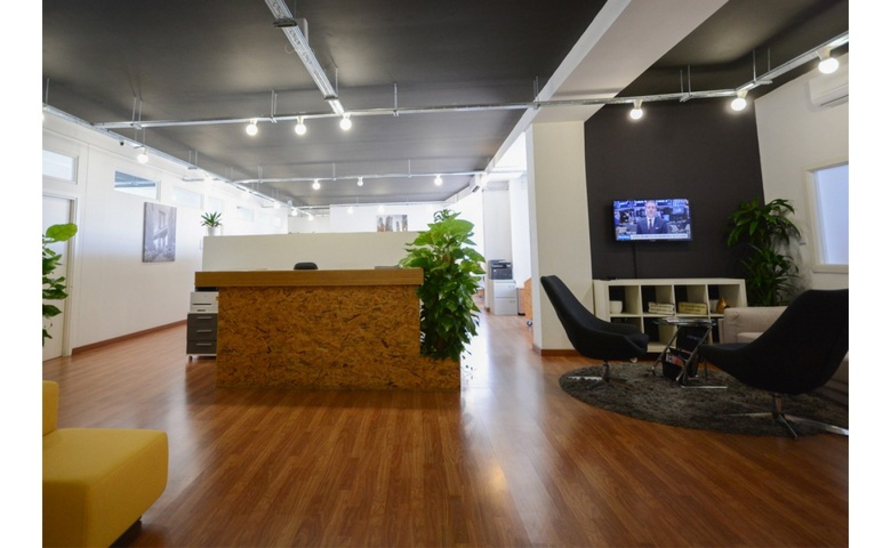 4 person desk office space to let in St.Julians
